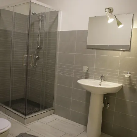 Primo ゲストハウス 2*